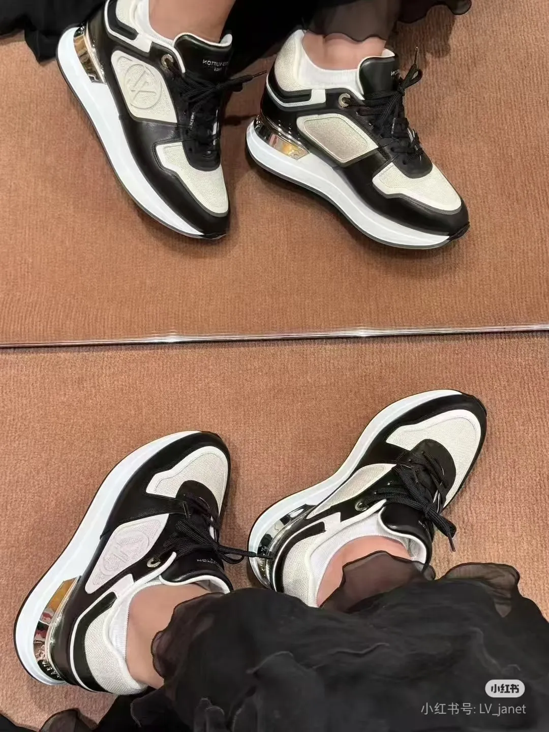 👟👟Ex-factory price 640👟👟 🔥🔥🔥LOUIS VUITTON 2025 couples models are now on the official website of Louis Vuitton, this Neo Run Away sneakers are inspired by running shoes, incorporating LV's iconic must-have shoes into the trend. This version is a 1:1 replica of the original version, made of LV denim and calfskin, highlighting its simple lines and unique wedge outsole. The main details include the LV initials on the side and the engraved gold heel stabilizer on the back plus a hidden insole. 2cm. Sizes 35-42, 39-46. Full package, high version. Welcome new and old customers to inquire.